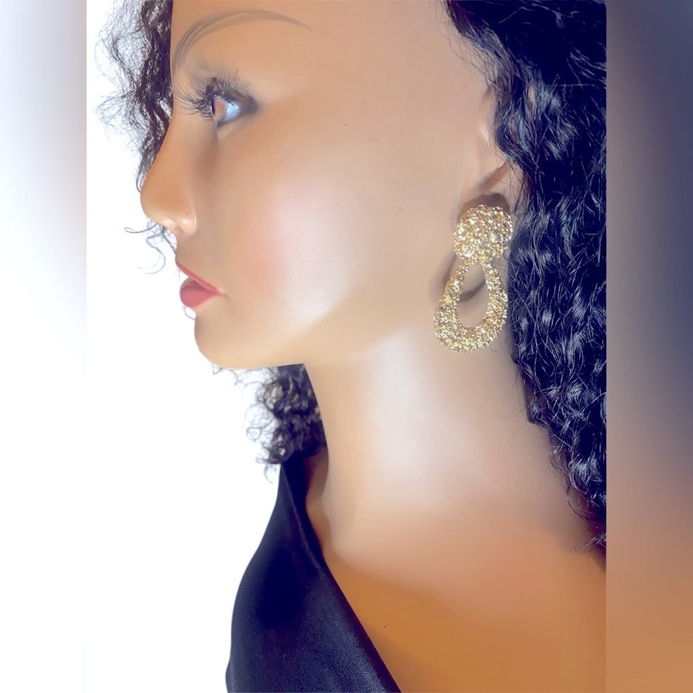 🌺Gold tone Fashion Earrings